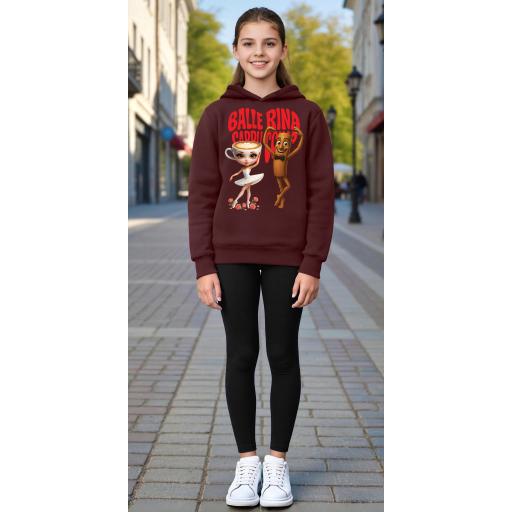 „Игри и танци със стил – комплект блуза с качулка и клин“