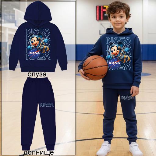 „Детски комплект с Мики Космонавт и тъмно долнище – удобство и визия за училище“