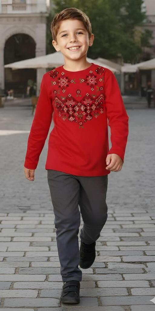 Комплект панталон и блуза с фолклорни мотиви в червено 13