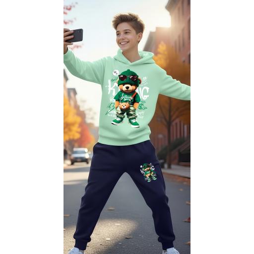 Практичен и стилен комплект за момче