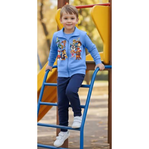 Син суичър с кученцата от Пес Патрул и тъмни панталони