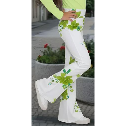 Разкроен панталон за момиче в чарлстон стил с цветя и листенца на бял фон за ефирна визия