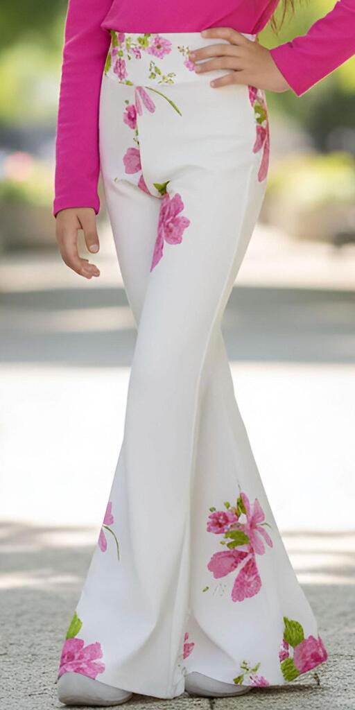 Бял панталон чарлстон с розови цветя и зелени листа разкроен модел за момиче