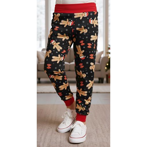 „Детско панталонче с коледен десен – меденки, панделки и снежинки.“