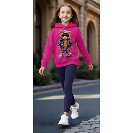 Розова блуза с картинка на готин мечок, съчетана с тъмен клин