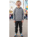 Сив sweatshirt с надписи и тъмно долнище – спортно-ежедневен детски сет.