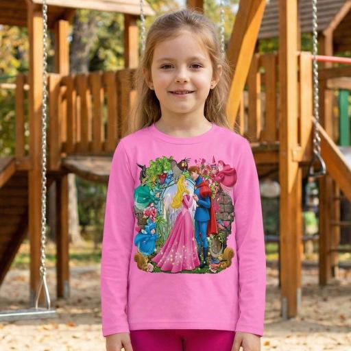 Розова детска блуза с принцеса и принц в приказна сцена, подходяща за малки момичета.