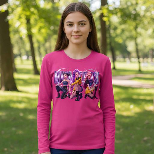 Детска блуза с дълъг ръкав в цвят фуксия (ярко розово), с голям принт на три героини от HUNTRIX SQUAD.