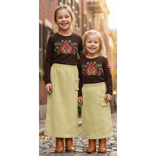 Детски комплект с кафява блуза с фолклорен принт и бежова пола