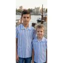 Риза спортно-елегантна райе в синьо и червено