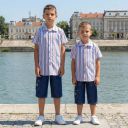Детски дрехи с риза на райе и дънкови панталони