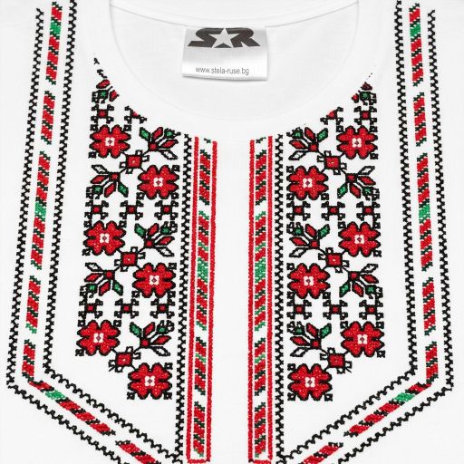 Тениска с фолклорни български мотиви в бяло
