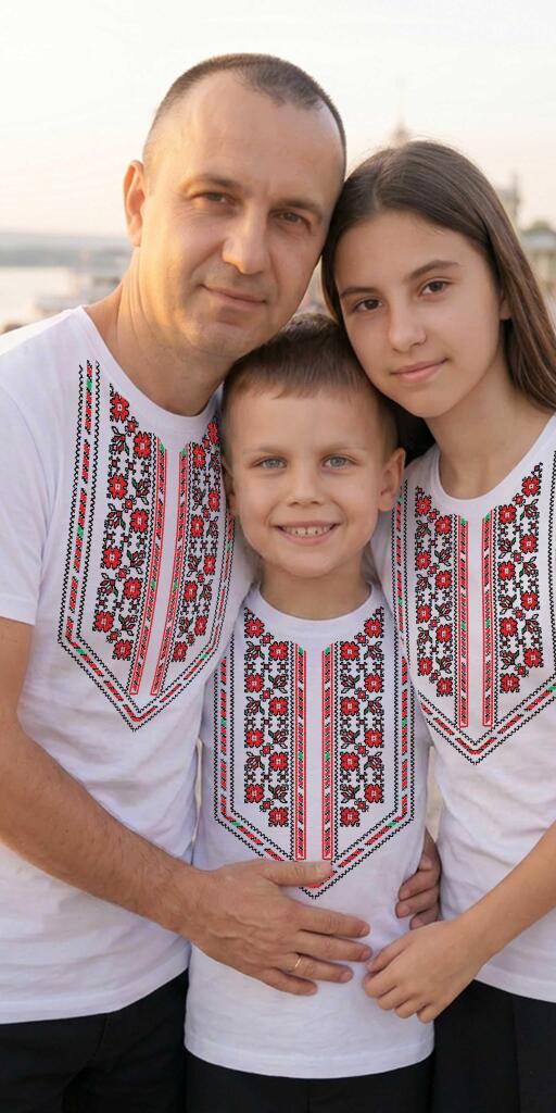 Тениска с фолклорни български мотиви в бяло