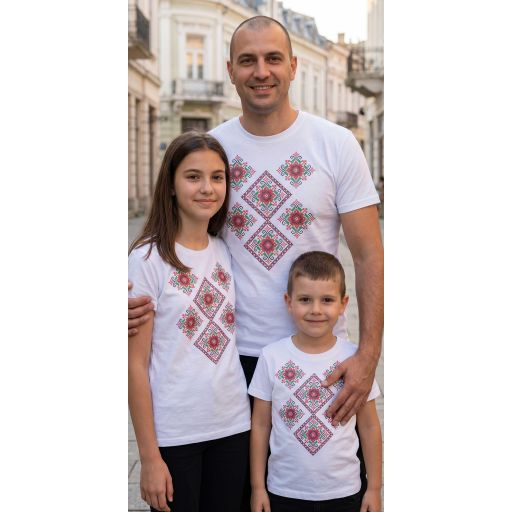 Тениска с фолклорни български мотиви в бяло 7