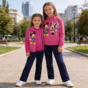 Детски комплект с Мини и Мики в циклама – суичър, блуза и тъмно долнище.