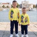 Жълт суичър с блуза с дълъг ръкав и долнище
