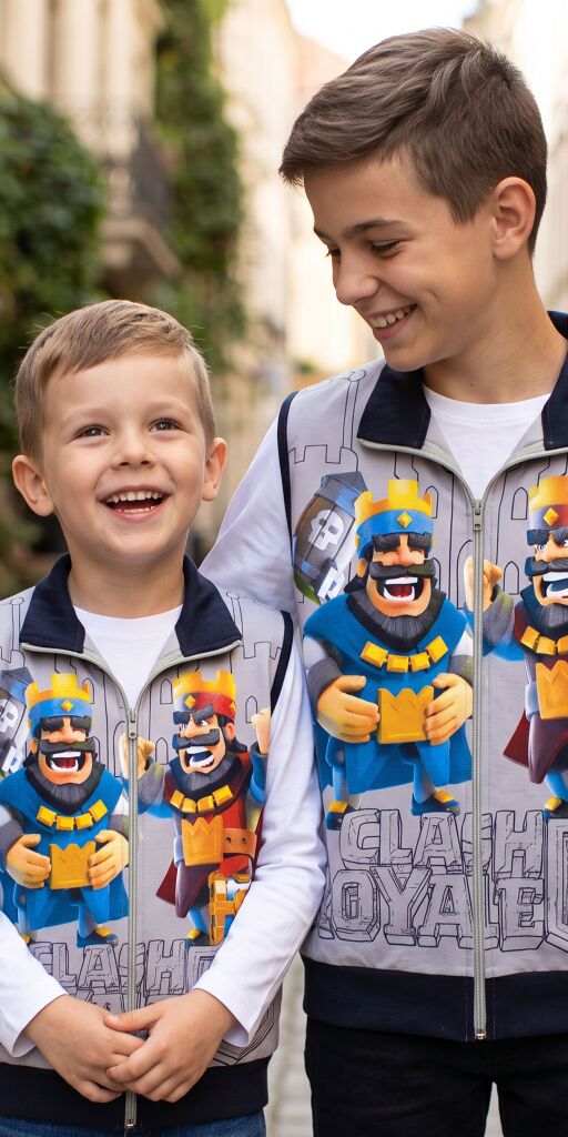 Детски плътен елек в сиво с Clash Royale за малки геймъри